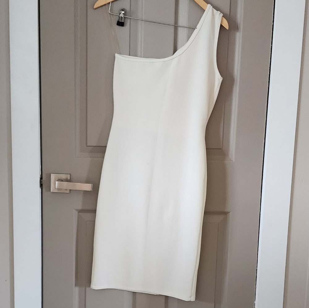Ivory one shoulder dress - Picture 4 of 7